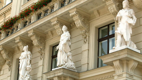 Town Hall Graz, Figures